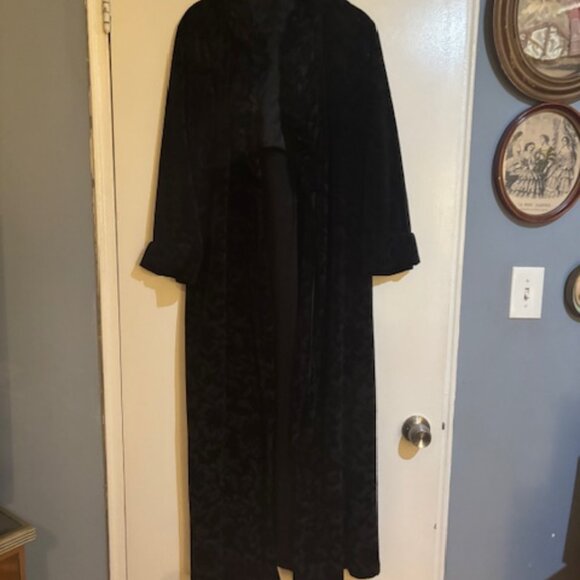 Oscar de la Renta Velvet Robe